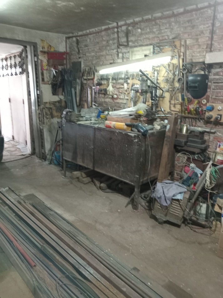 BARRIO ROSEDAL, SE VENDE CASA DE DOS PISOS A METROS DE RUTA 20