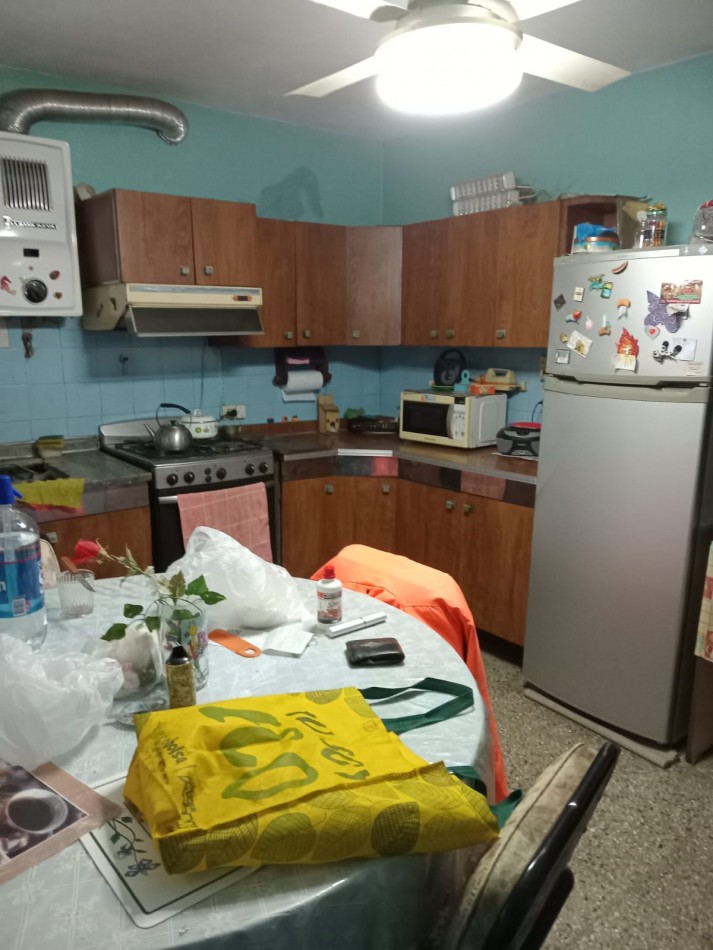 BARRIO ROSEDAL, SE VENDE CASA DE DOS PISOS A METROS DE RUTA 20