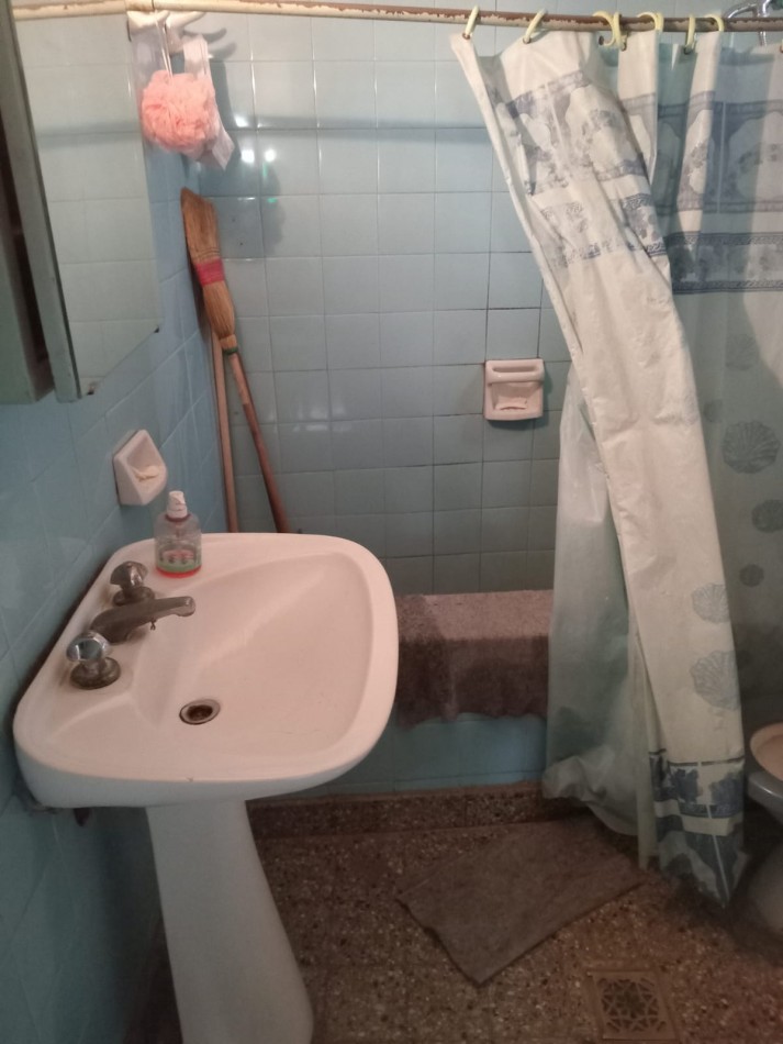 BARRIO ROSEDAL, SE VENDE CASA DE DOS PISOS A METROS DE RUTA 20