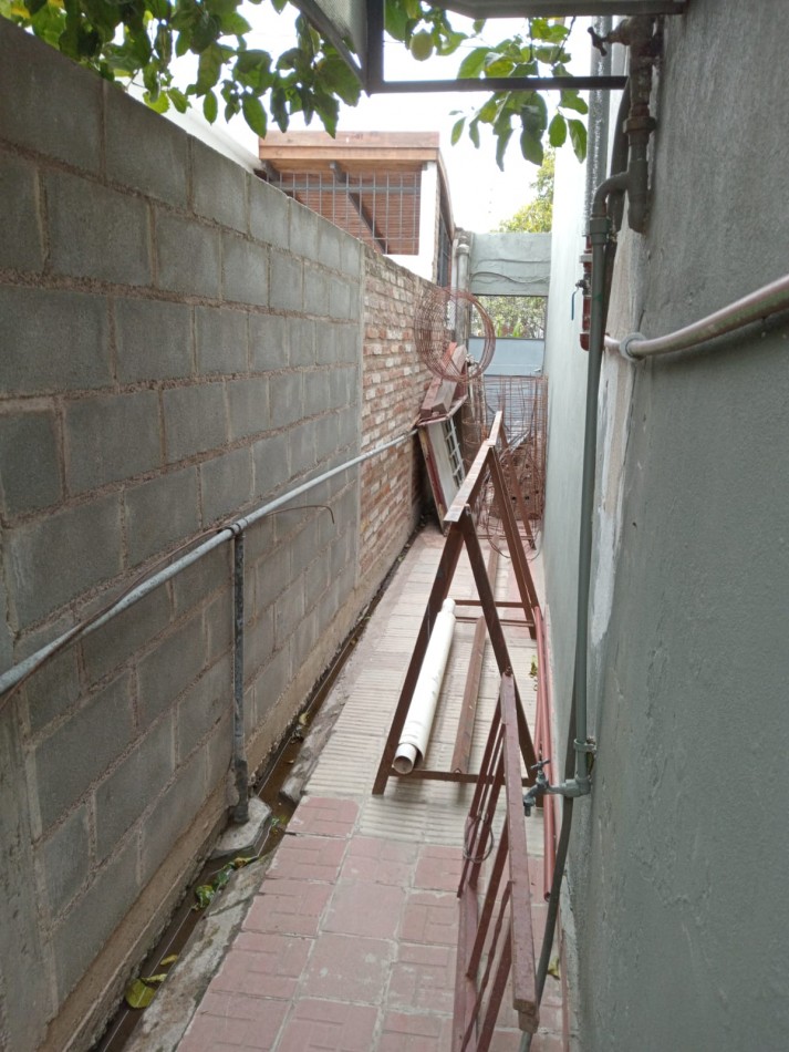 BARRIO ROSEDAL, SE VENDE CASA DE DOS PISOS A METROS DE RUTA 20