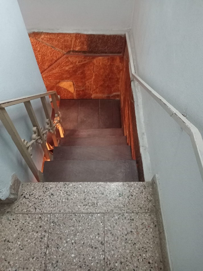 BARRIO ROSEDAL, SE VENDE CASA DE DOS PISOS A METROS DE RUTA 20