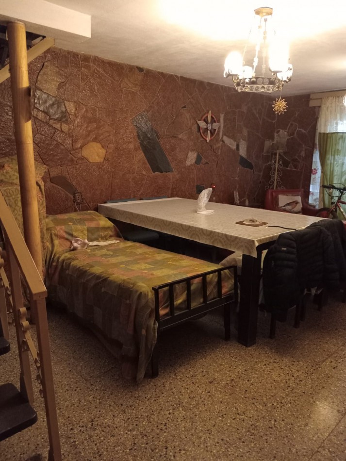 BARRIO ROSEDAL, SE VENDE CASA DE DOS PISOS A METROS DE RUTA 20