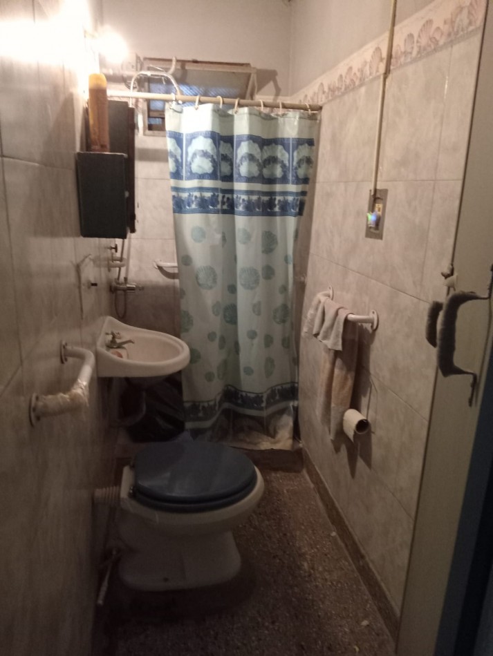 BARRIO ROSEDAL, SE VENDE CASA DE DOS PISOS A METROS DE RUTA 20