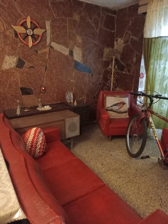 BARRIO ROSEDAL, SE VENDE CASA DE DOS PISOS A METROS DE RUTA 20