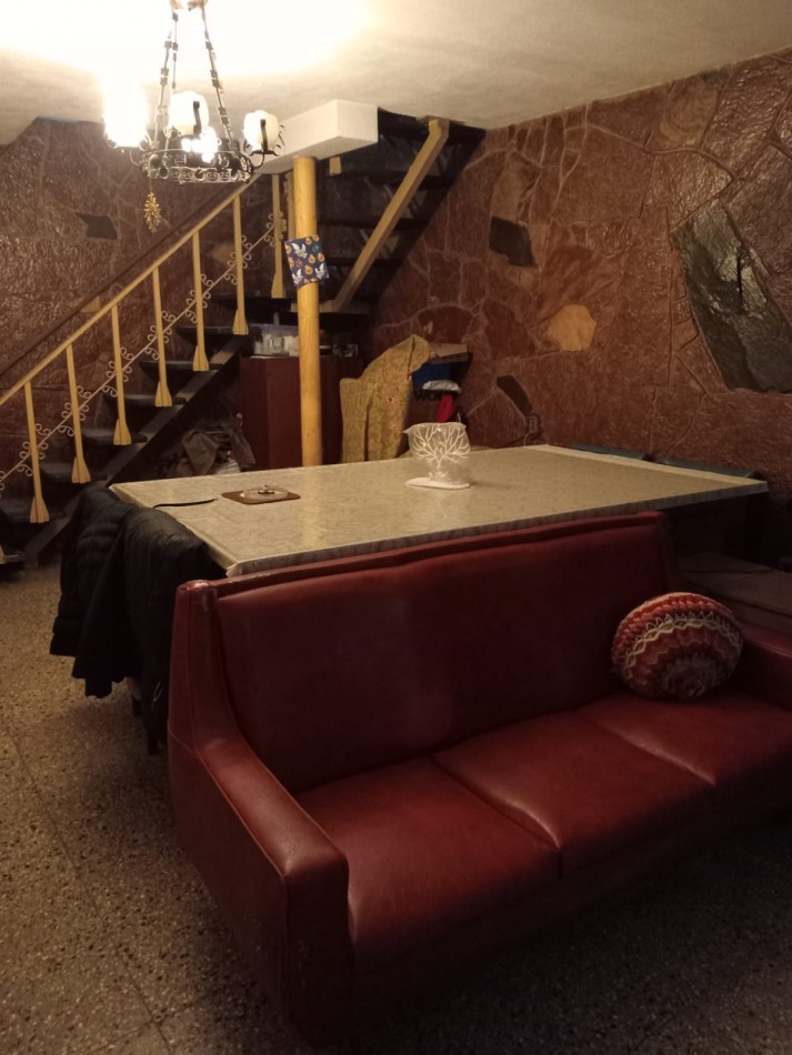 BARRIO ROSEDAL, SE VENDE CASA DE DOS PISOS A METROS DE RUTA 20