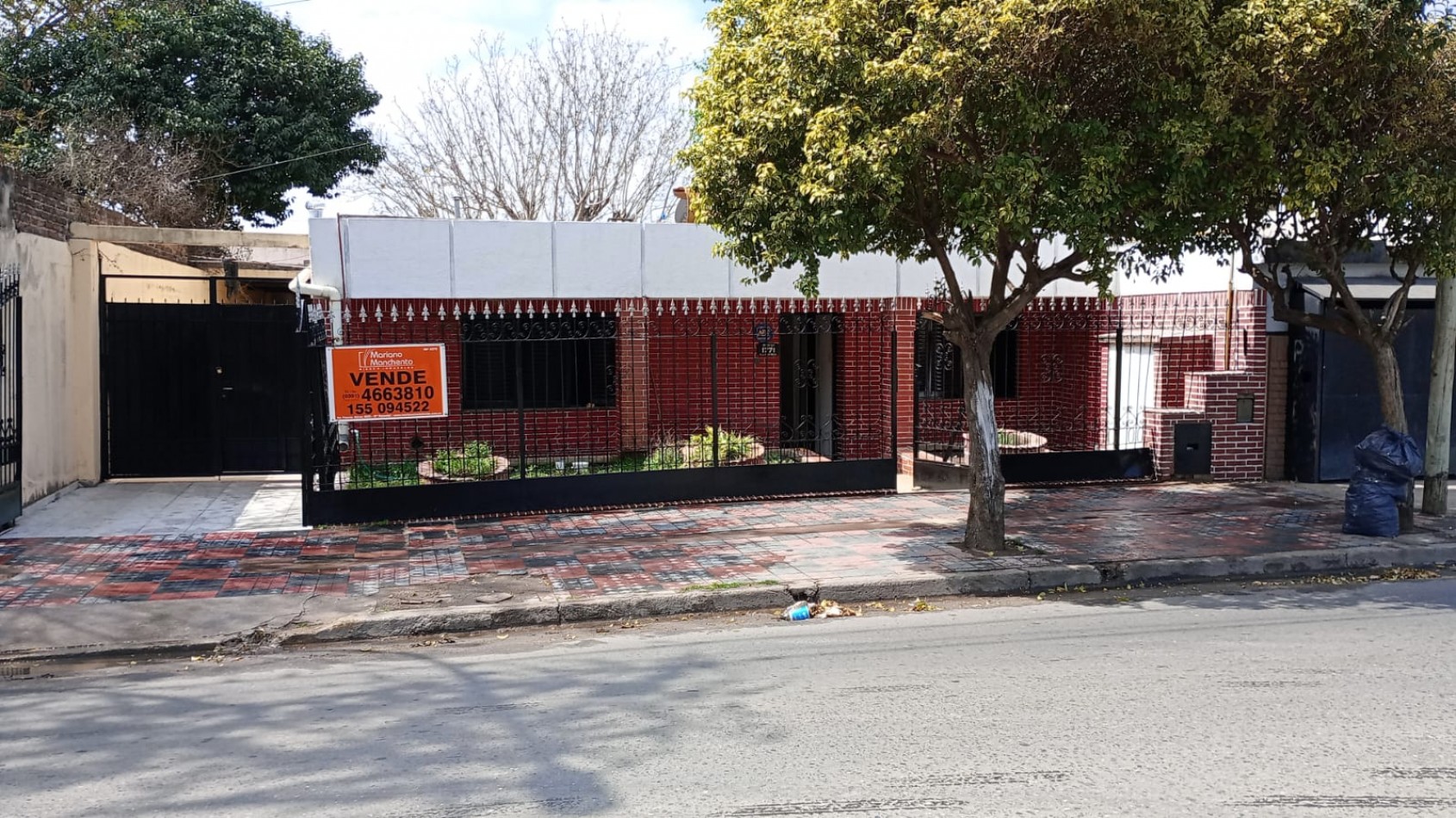BARRIO SAN ROQUE, SE VENDE CASA CON DEPARTAMENTO, SOBRE CALLE PRINCIPAL DEL BARRIO