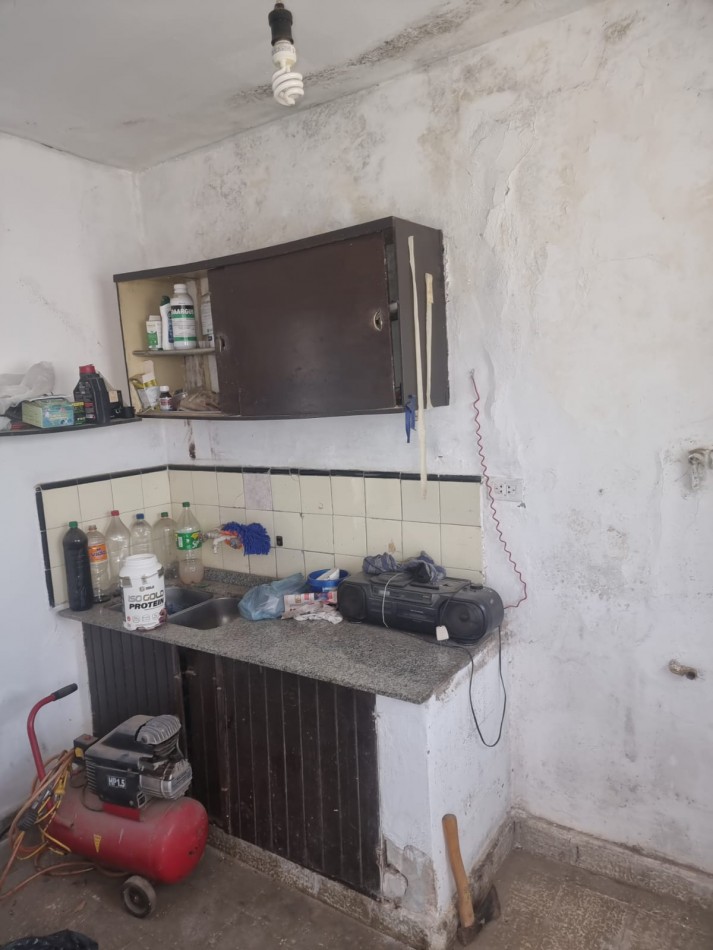 Se Vende Casa para Reciclar en Barrio Los Naranjos, OPORTUNIDAD PARA INVERSION!! " SEÑADA" 