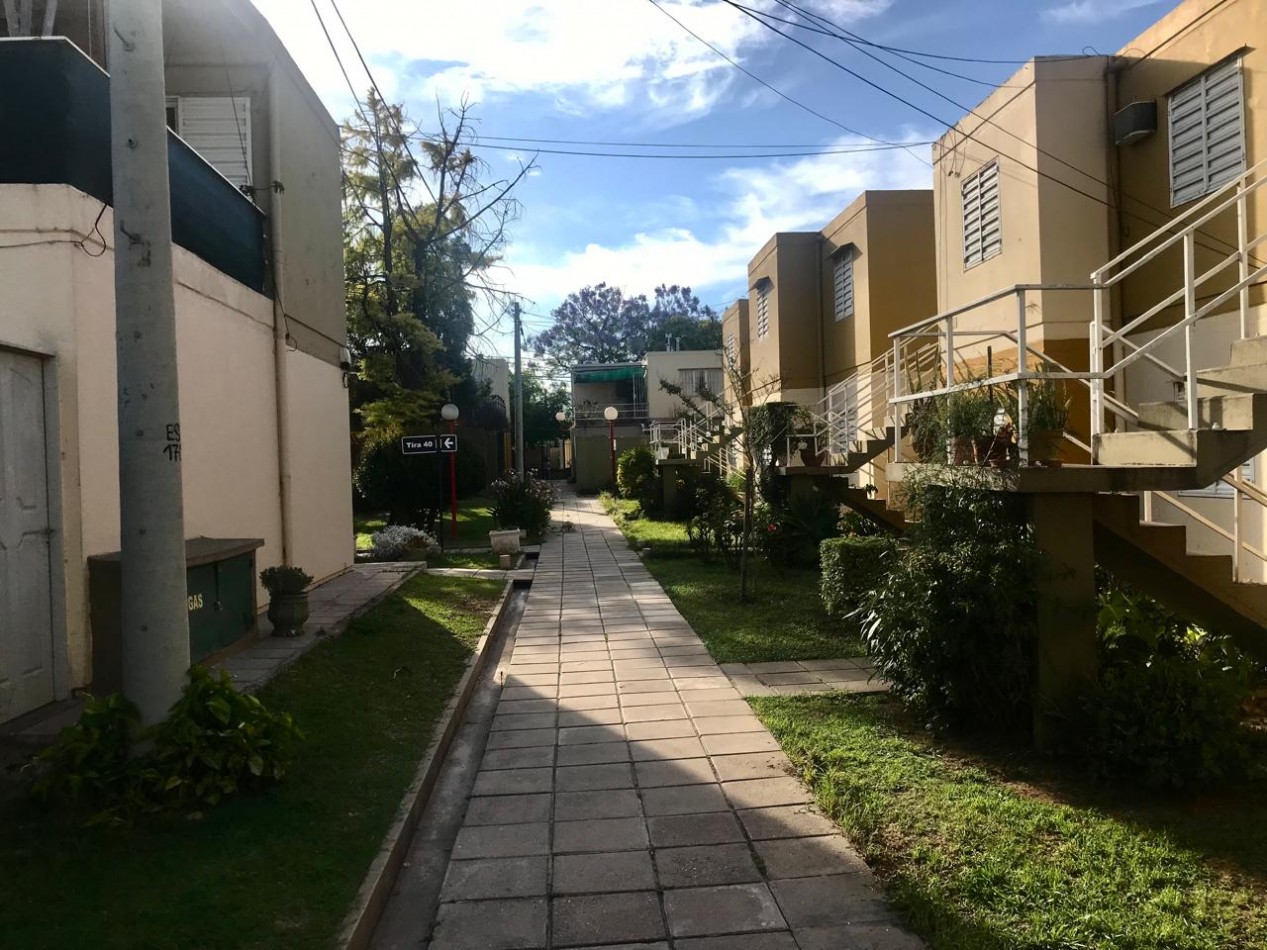 SE VENDE  Departamento en Complejo Cerrado en Barrio ALBERDI
