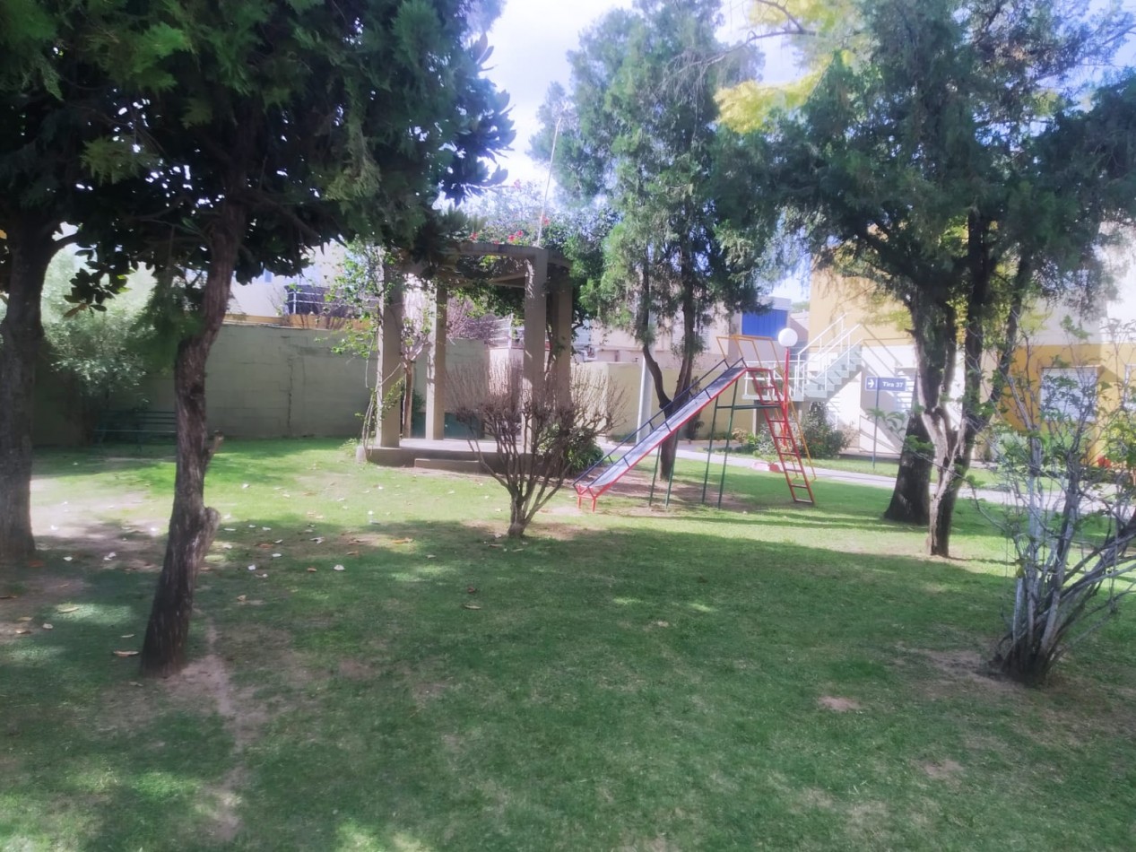 SE VENDE  Departamento en Complejo Cerrado en Barrio ALBERDI