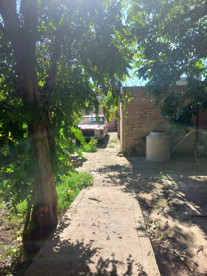 BARRIO PRIMERA JUNTA, SE VENDE CASA CON GALPON 