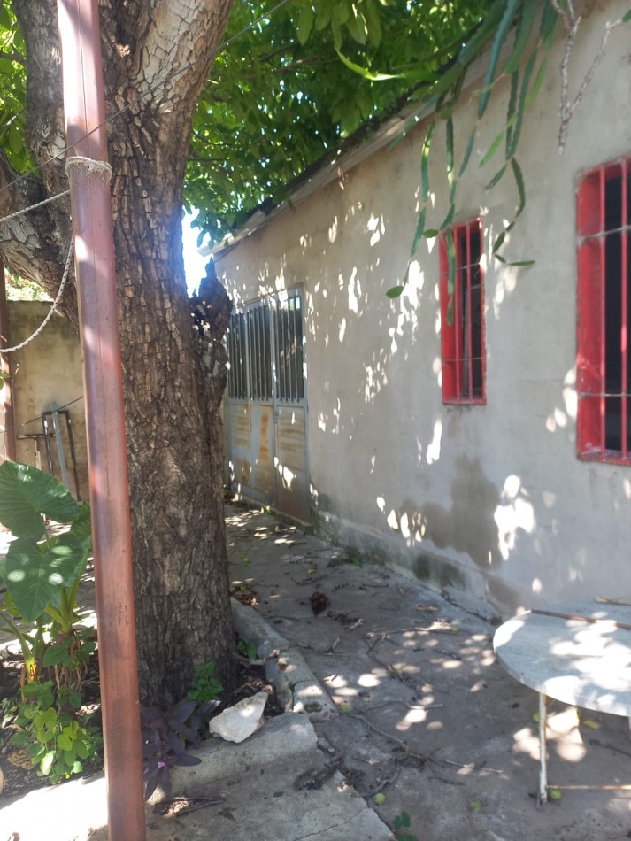 BARRIO PRIMERA JUNTA, SE VENDE CASA CON GALPON 