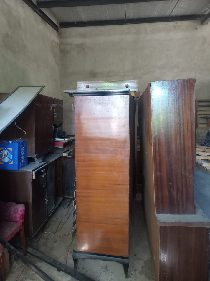 BARRIO PRIMERA JUNTA, SE VENDE CASA CON GALPON 