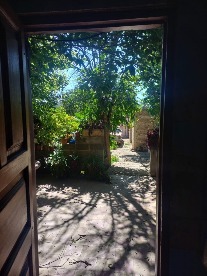 BARRIO PRIMERA JUNTA, SE VENDE CASA CON GALPON 