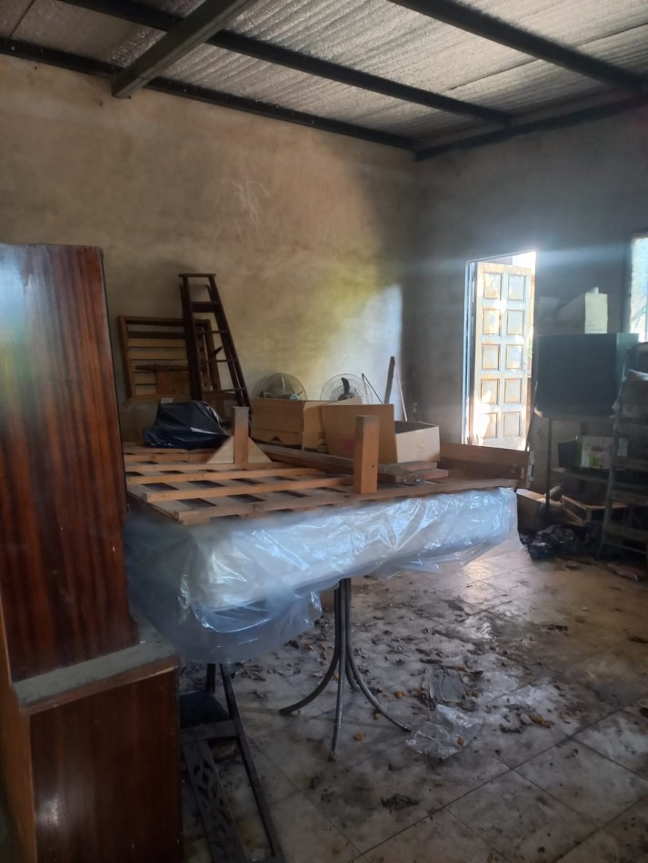 BARRIO PRIMERA JUNTA, SE VENDE CASA CON GALPON 