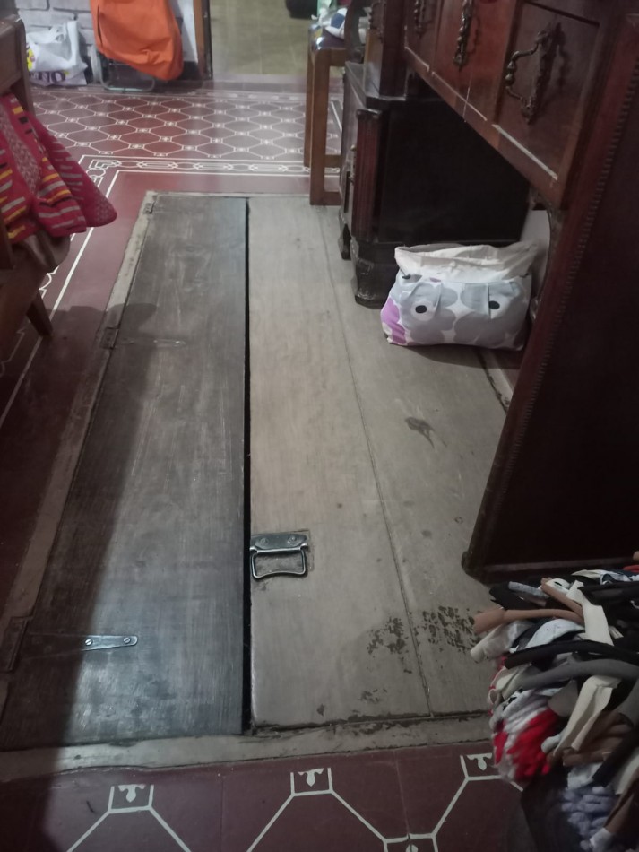 BARRIO PRIMERA JUNTA, SE VENDE CASA CON GALPON 