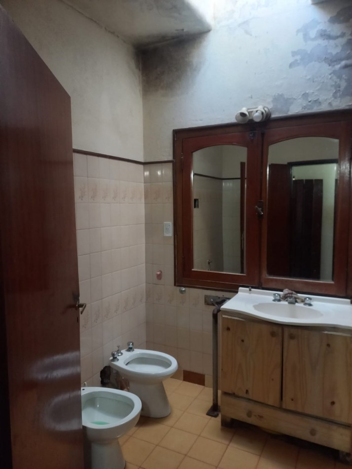 BARRIO PRIMERA JUNTA, SE VENDE CASA CON GALPON 