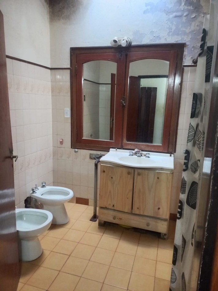 BARRIO PRIMERA JUNTA, SE VENDE CASA CON GALPON 
