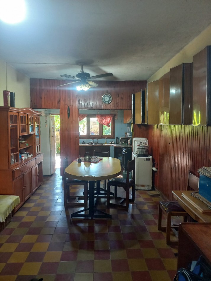 BARRIO PRIMERA JUNTA, SE VENDE CASA CON GALPON 