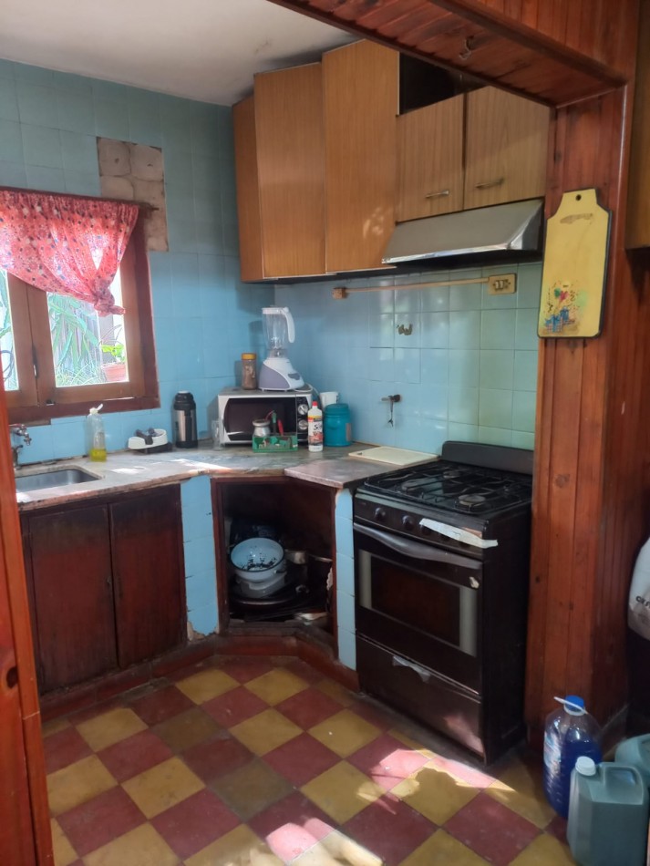 BARRIO PRIMERA JUNTA, SE VENDE CASA CON GALPON 