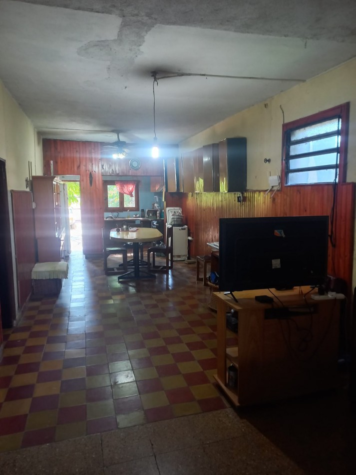 BARRIO PRIMERA JUNTA, SE VENDE CASA CON GALPON 