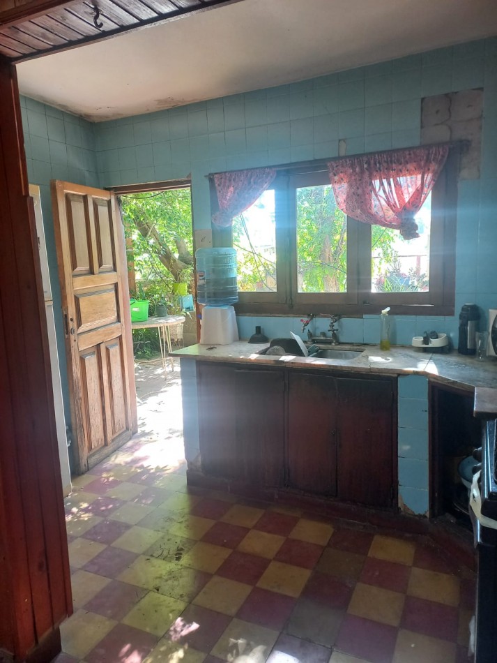 BARRIO PRIMERA JUNTA, SE VENDE CASA CON GALPON 