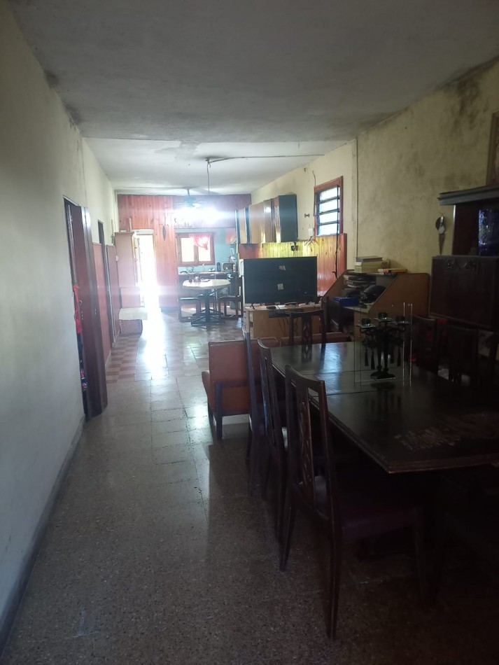 BARRIO PRIMERA JUNTA, SE VENDE CASA CON GALPON 