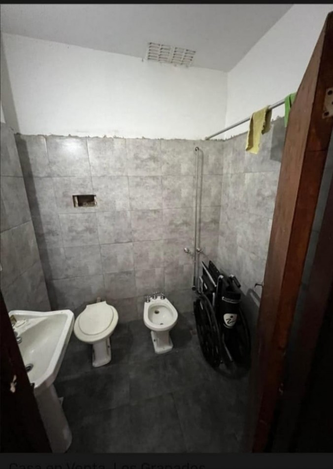 BARRIO LOS GRANADOS, SE VENDE CASA CON DEPARTAMENTO