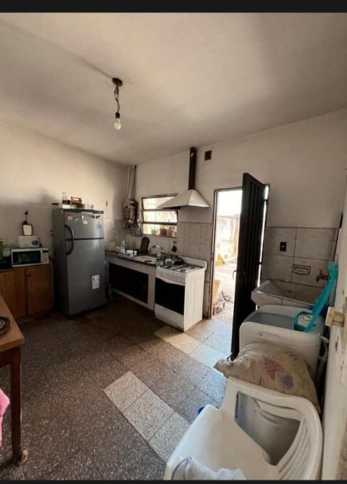 BARRIO LOS GRANADOS, SE VENDE CASA CON DEPARTAMENTO