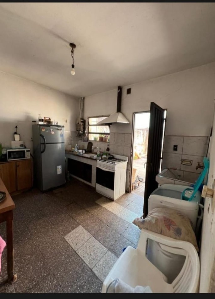 BARRIO LOS GRANADOS, SE VENDE CASA CON DEPARTAMENTO