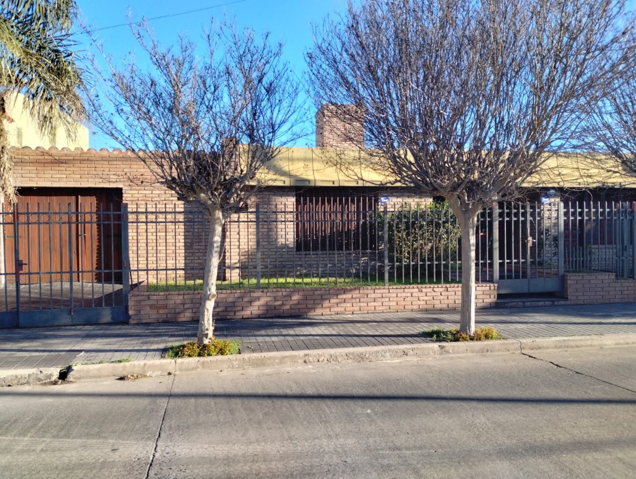 ROSEDAL, MEJOR ZONA, IMPECABLE PROPIEDAD.- 
