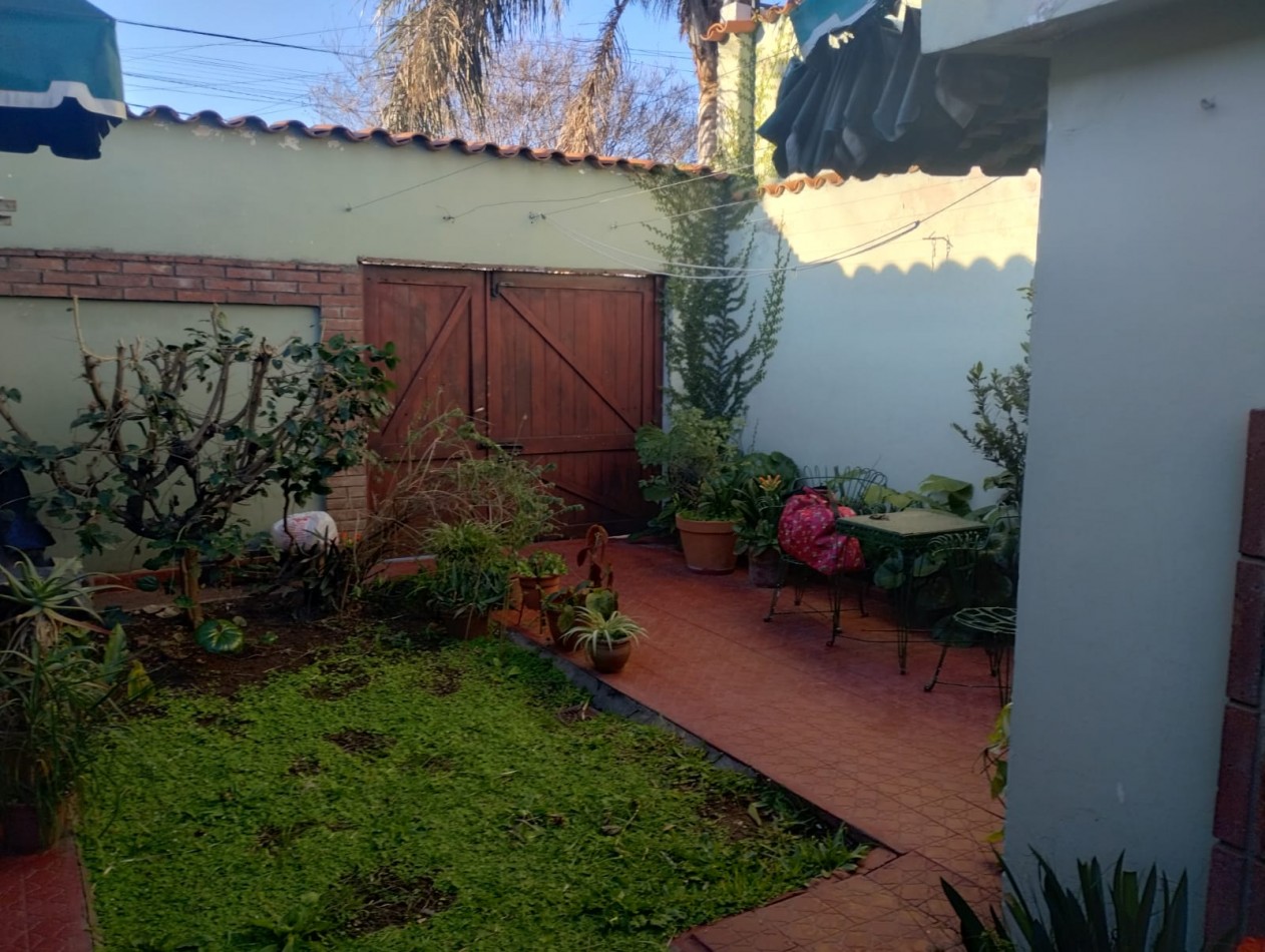 ROSEDAL, MEJOR ZONA, IMPECABLE PROPIEDAD.- 