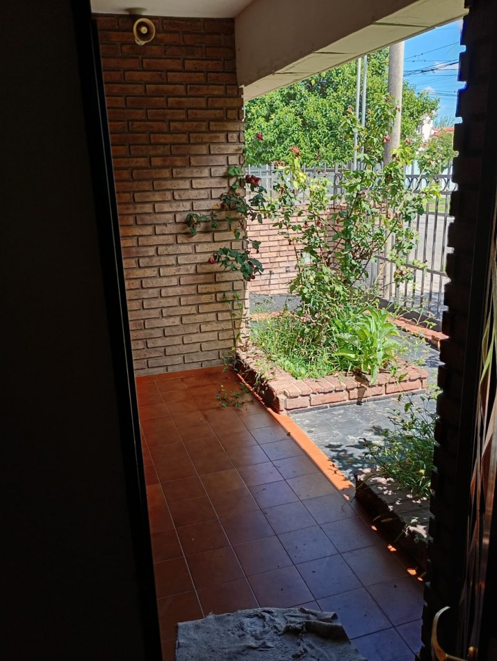 ROSEDAL, MEJOR ZONA, IMPECABLE PROPIEDAD.- 