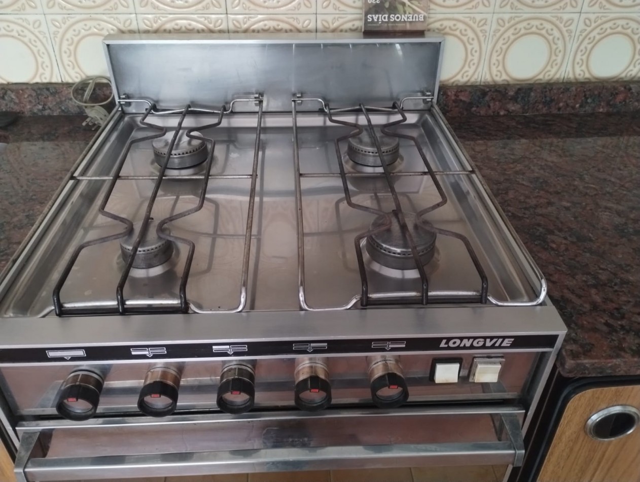 ROSEDAL, MEJOR ZONA, IMPECABLE PROPIEDAD.- 