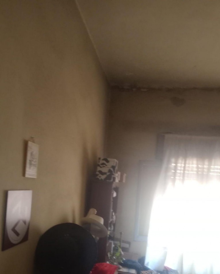 VILLA ADELA, LINDA ZONA, AMPLIA VIVIENDA.-  