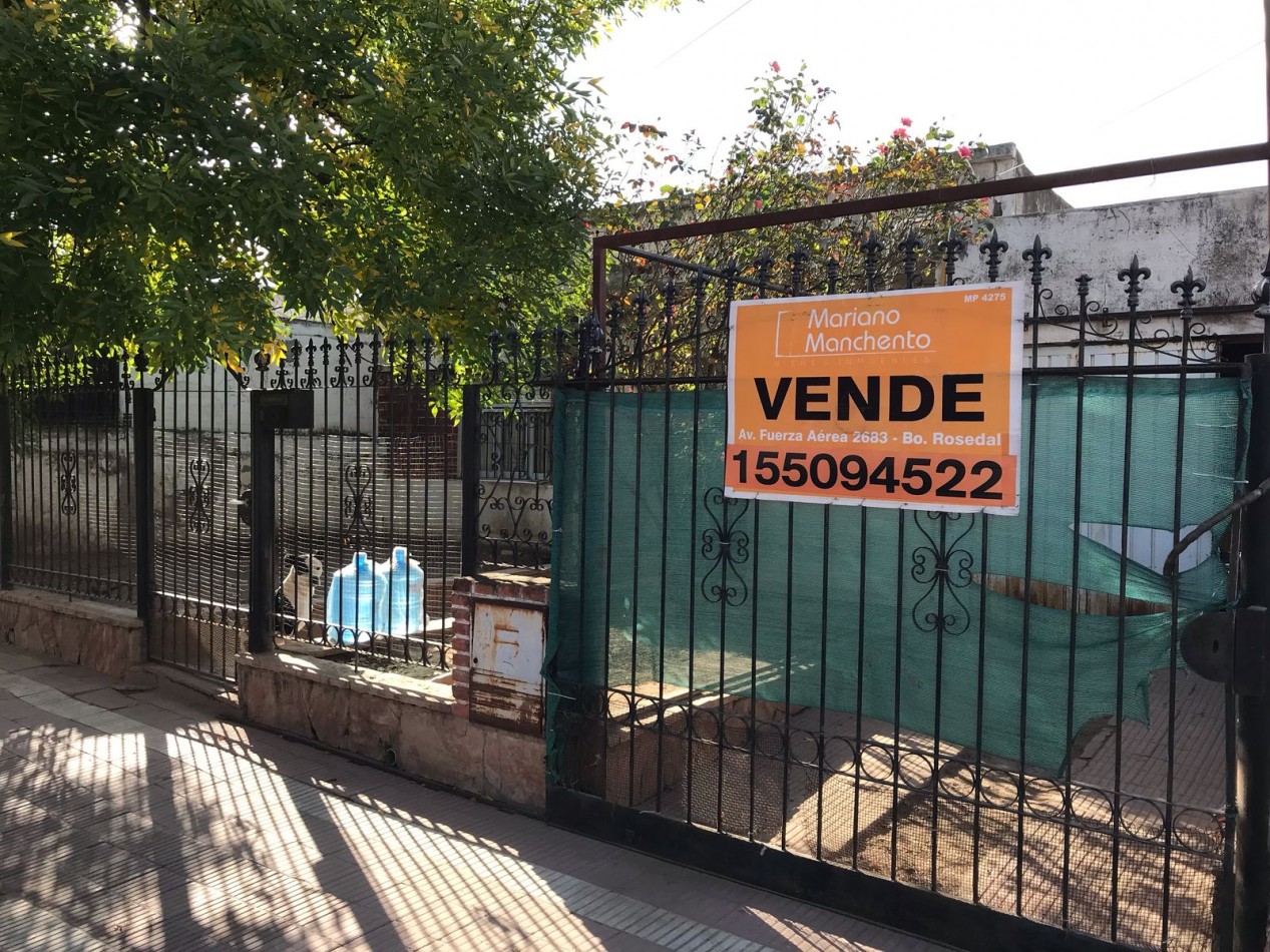 VILLA ADELA, LINDA ZONA, AMPLIA VIVIENDA.-  