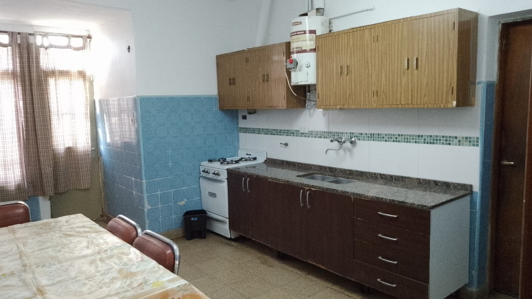 CASA CON DEPARTAMENTO PARA LA VENTA BARRIO LOS PLATANOS, EXCELENTE ENTORNO 