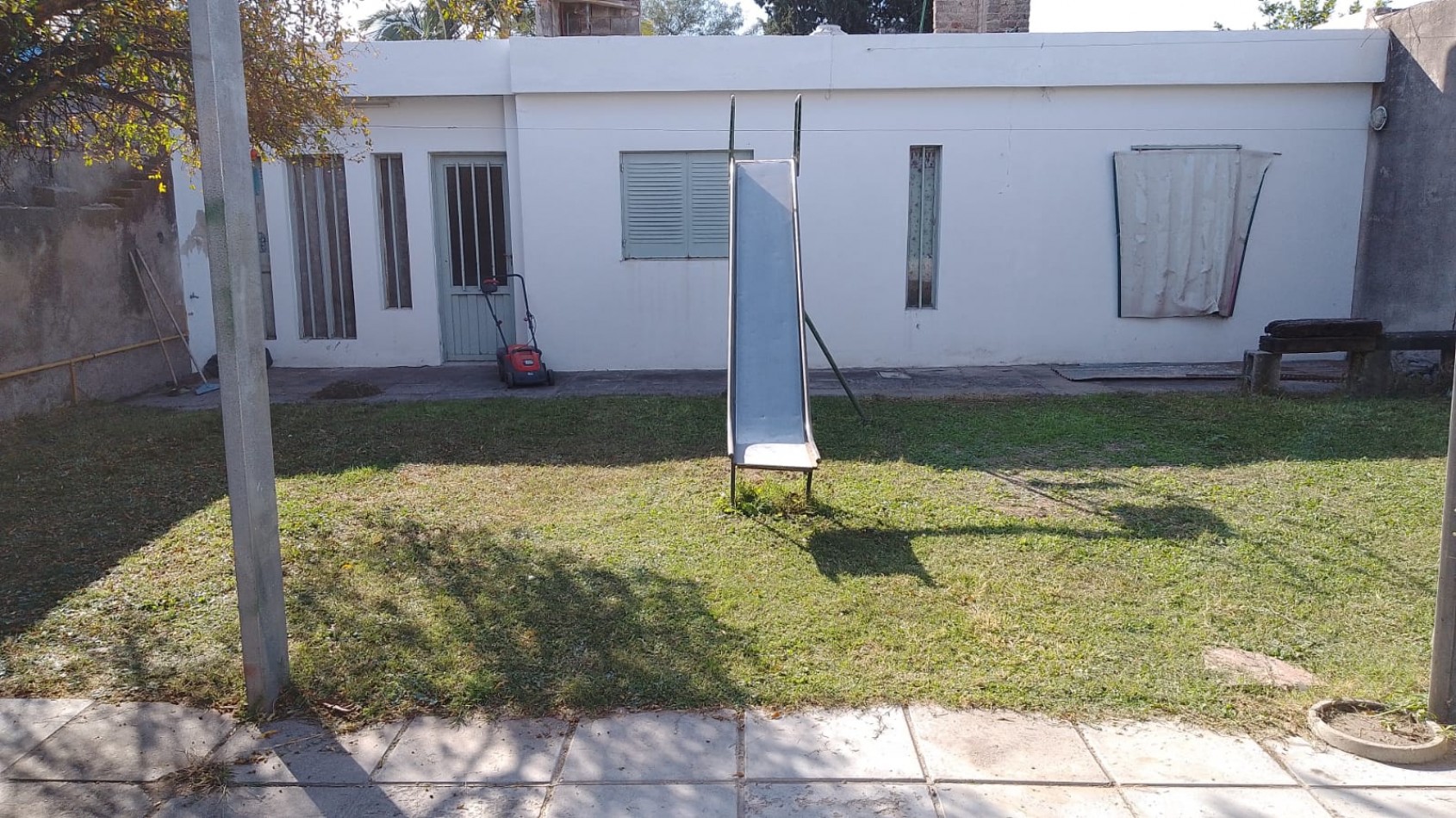 CASA CON DEPARTAMENTO PARA LA VENTA BARRIO LOS PLATANOS, EXCELENTE ENTORNO 