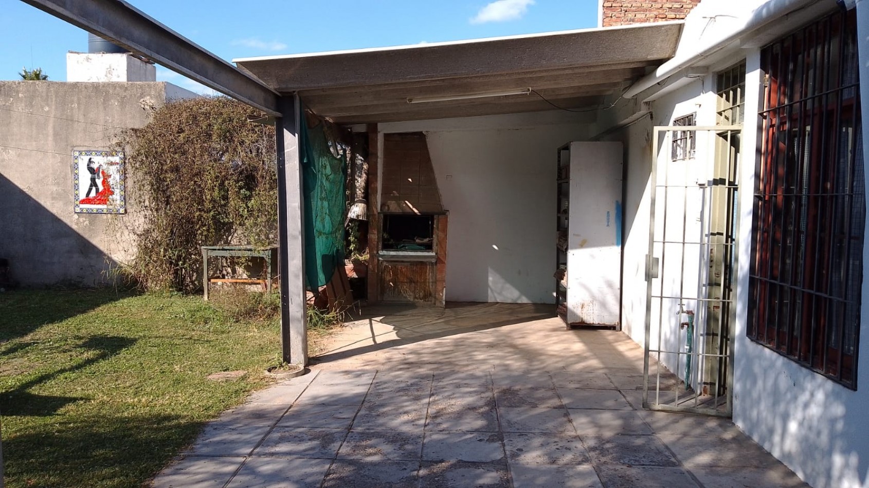 CASA CON DEPARTAMENTO PARA LA VENTA BARRIO LOS PLATANOS, EXCELENTE ENTORNO 