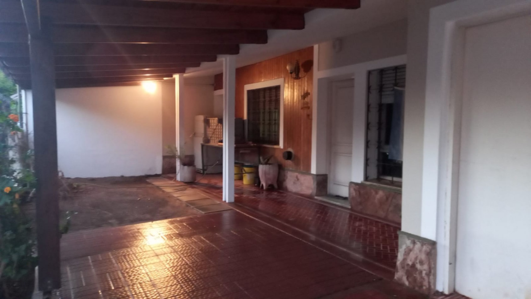CASA CON DEPARTAMENTO PARA LA VENTA BARRIO LOS PLATANOS, EXCELENTE ENTORNO 