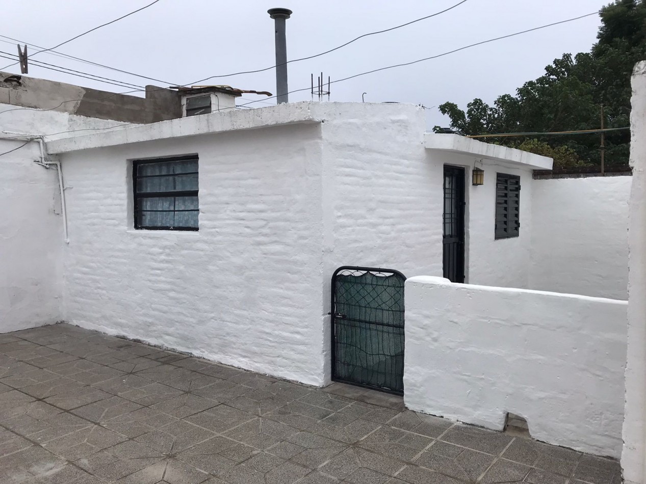 VILLA ADELA, DTO INTERNO CON INGRESO COMPARTIDO.- 