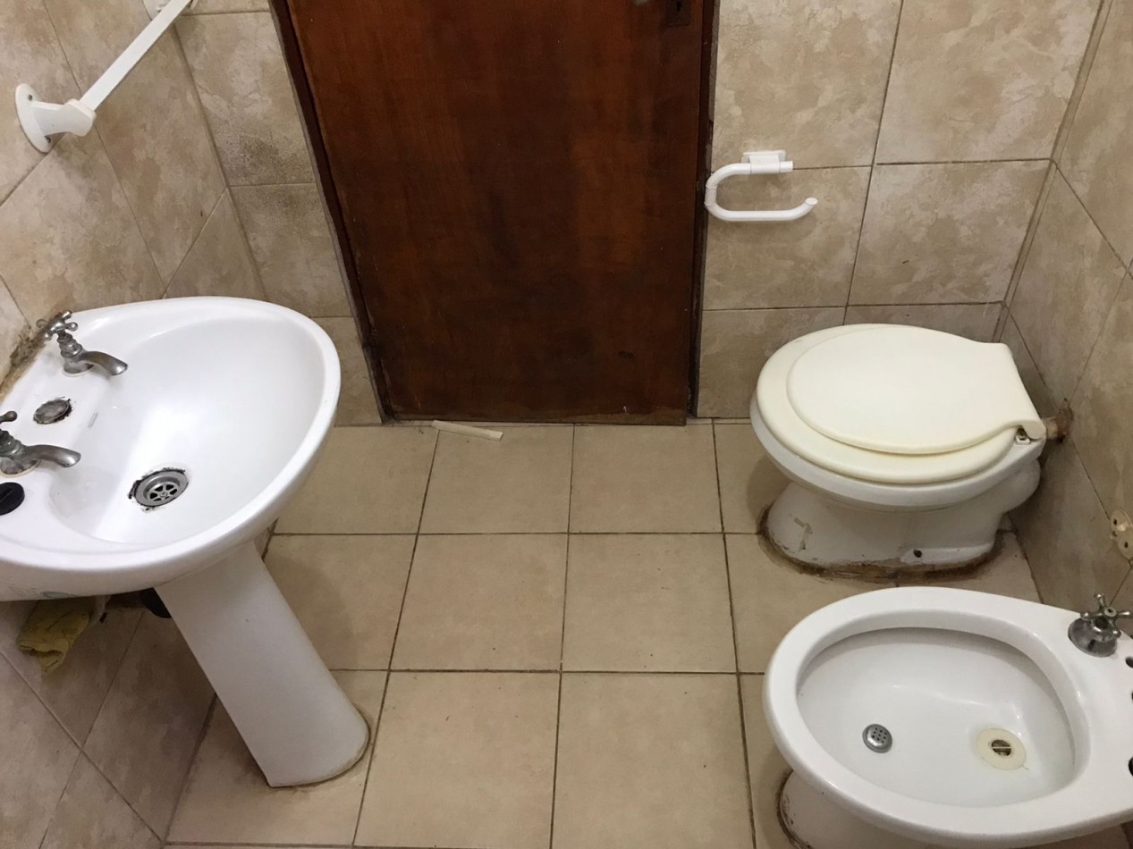 VILLA ADELA, DTO INTERNO CON INGRESO COMPARTIDO.- 