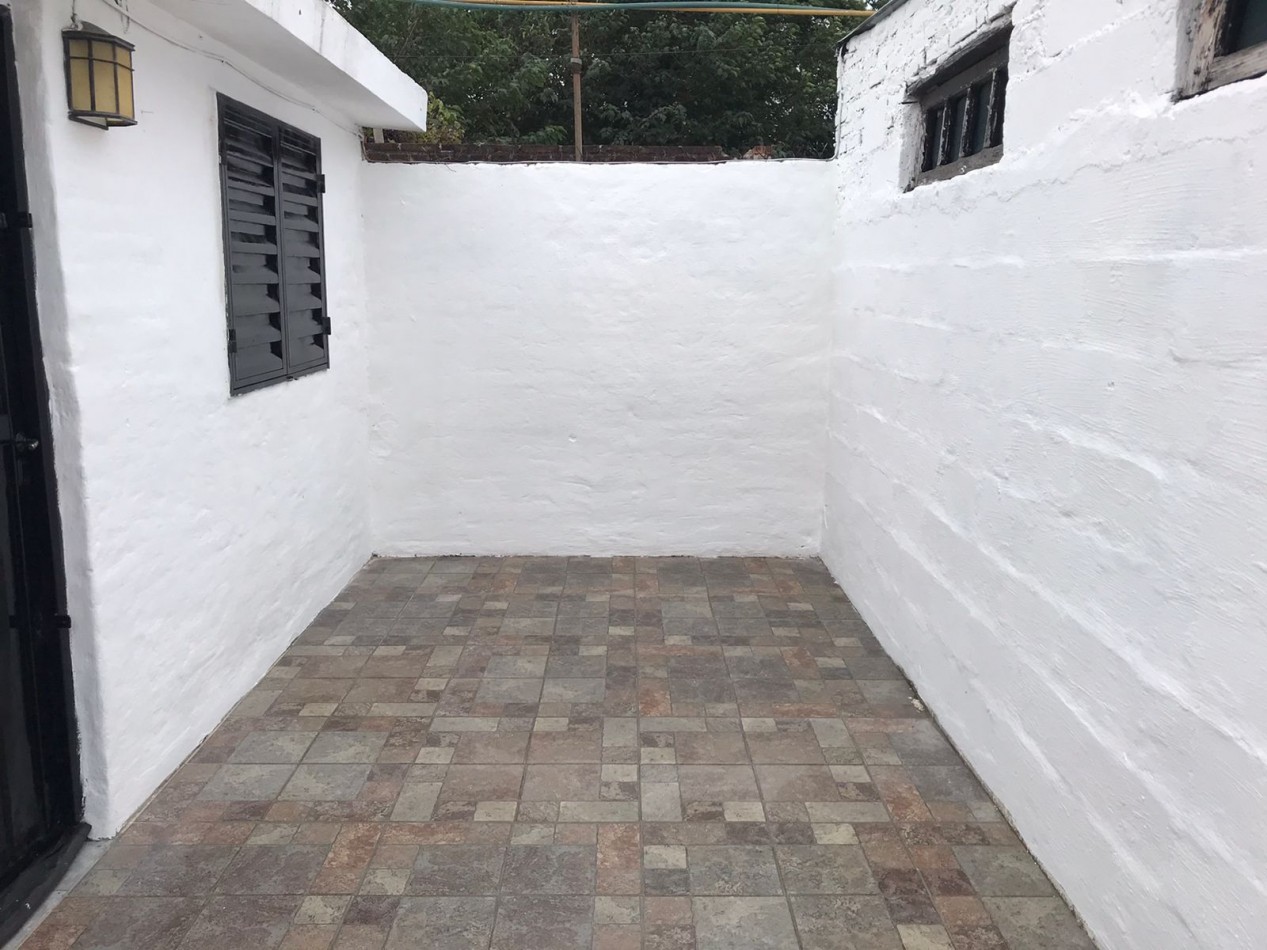VILLA ADELA, DTO INTERNO CON INGRESO COMPARTIDO.- 