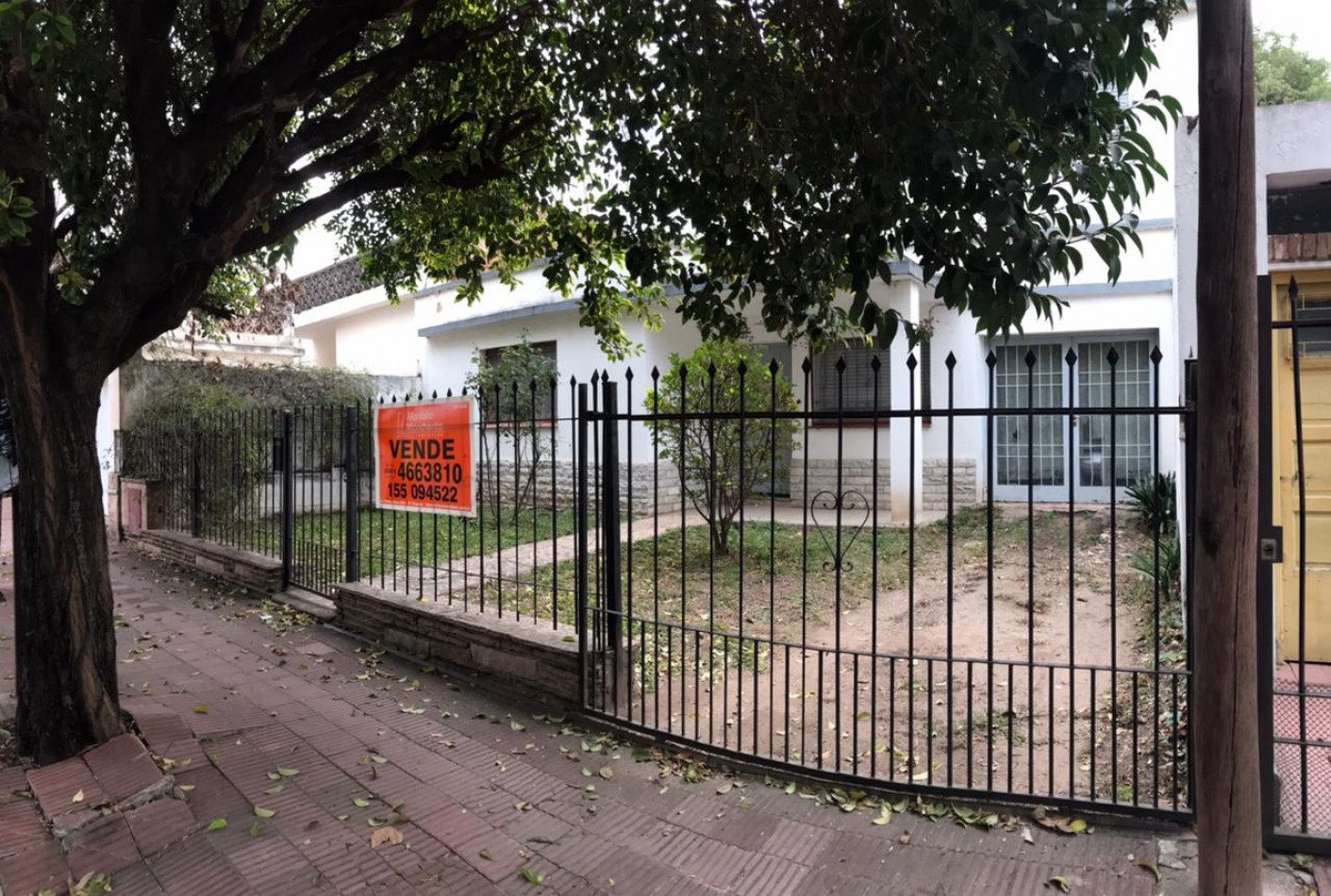 Venta de Casa Amplia de Dos Plantas en Los Naranjos