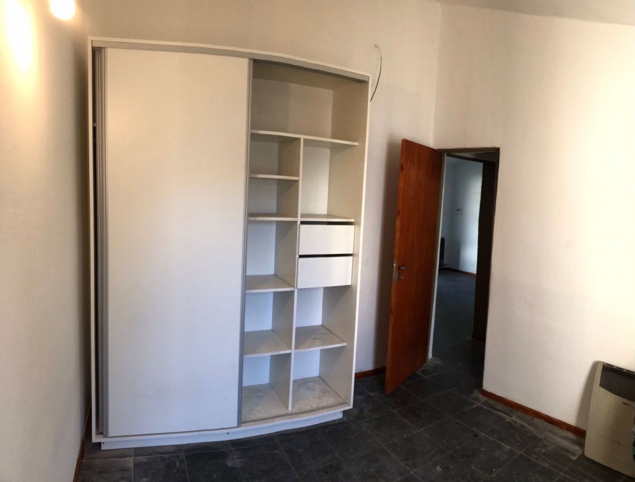 B° TALLERES SUD, HERMOSA VIVIENDA.- 