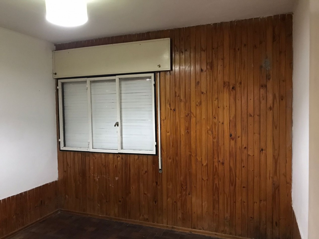 SE ALQUILA CASA ESQUINA CON PEQUEÑO GALPON, BARRIO ATE