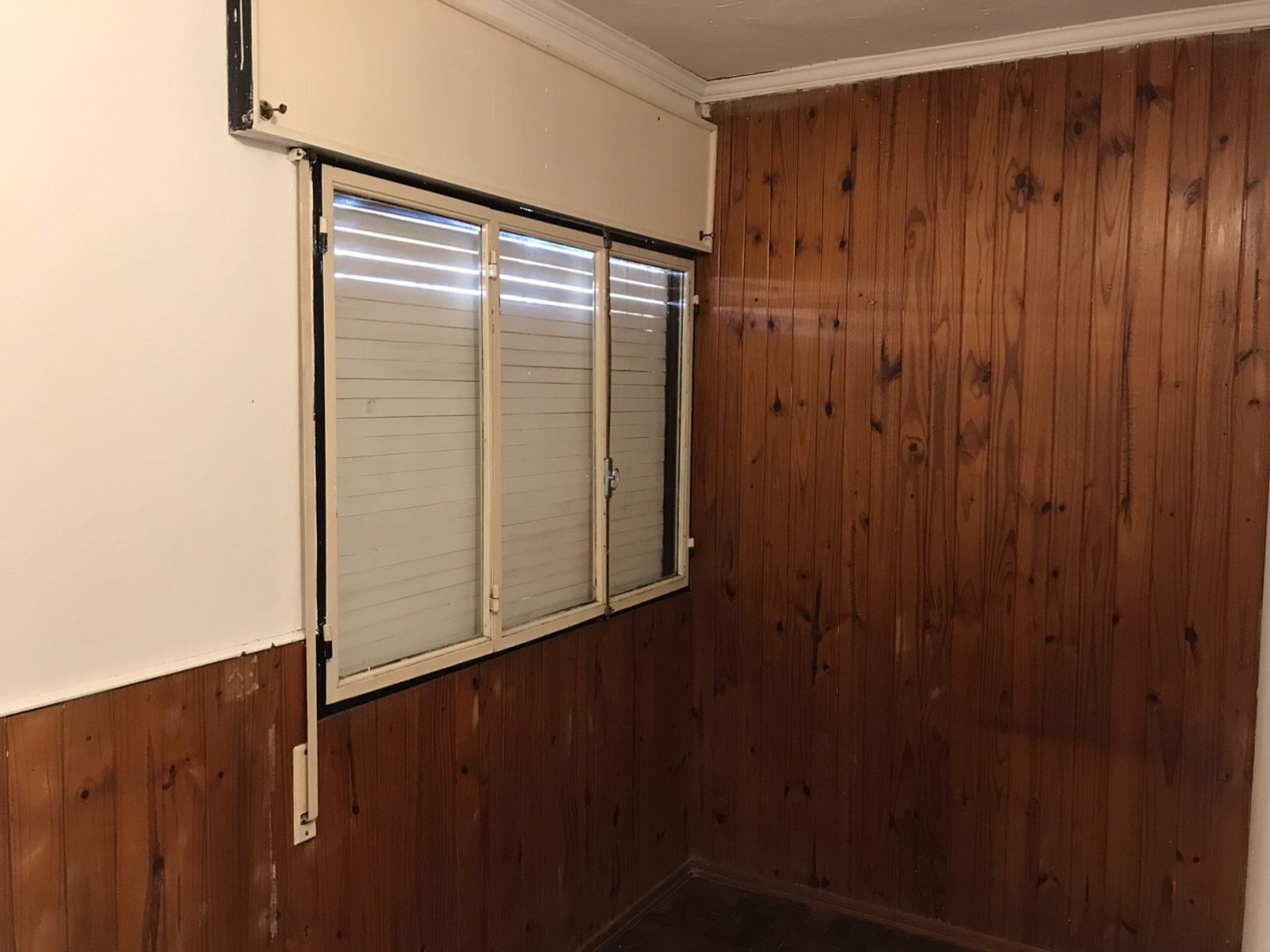 SE ALQUILA CASA ESQUINA CON PEQUEÑO GALPON, BARRIO ATE