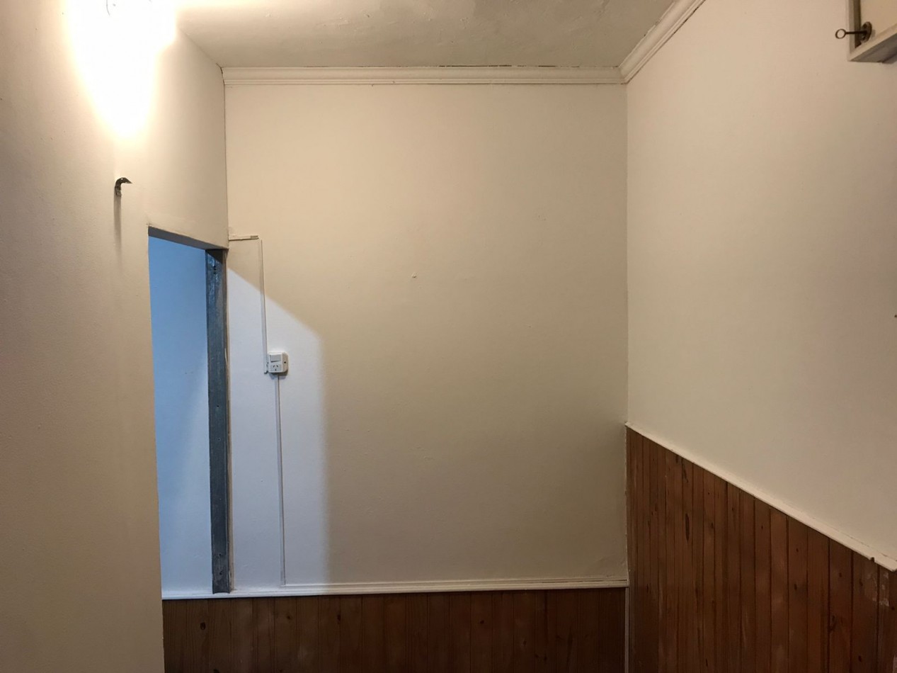SE ALQUILA CASA ESQUINA CON PEQUEÑO GALPON, BARRIO ATE