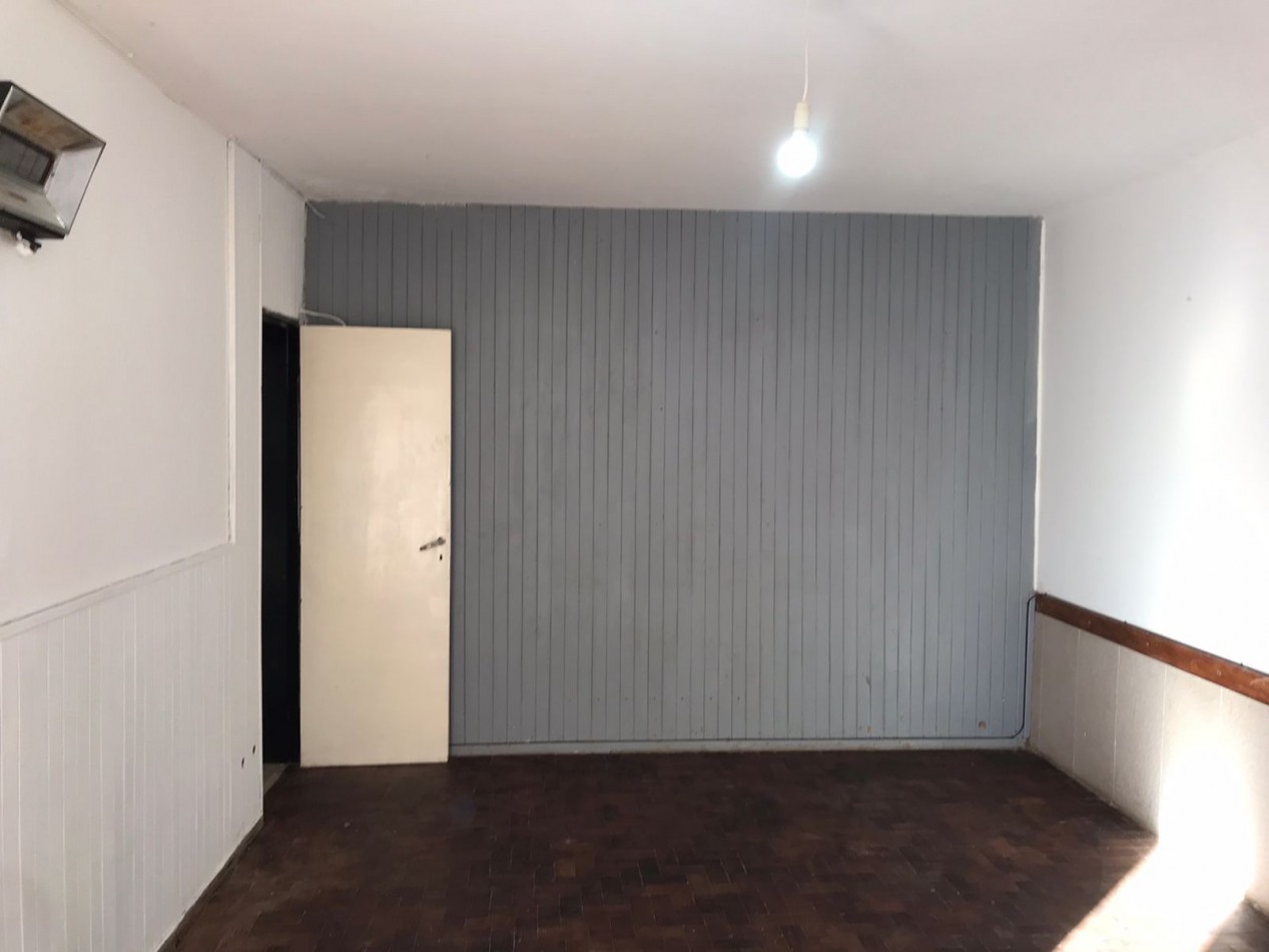 SE ALQUILA CASA ESQUINA CON PEQUEÑO GALPON, BARRIO ATE