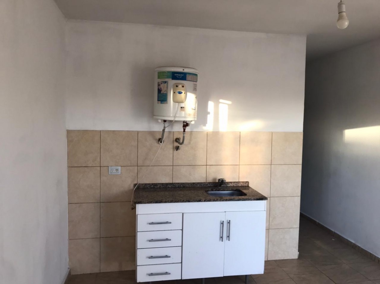 B° VILLA ADELA DEPARTAMENTO PLANTA ALTA ( INGRESO COMPARTIDO) 