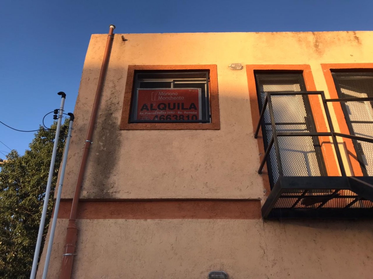 B° VILLA ADELA DEPARTAMENTO PLANTA ALTA ( INGRESO COMPARTIDO) 